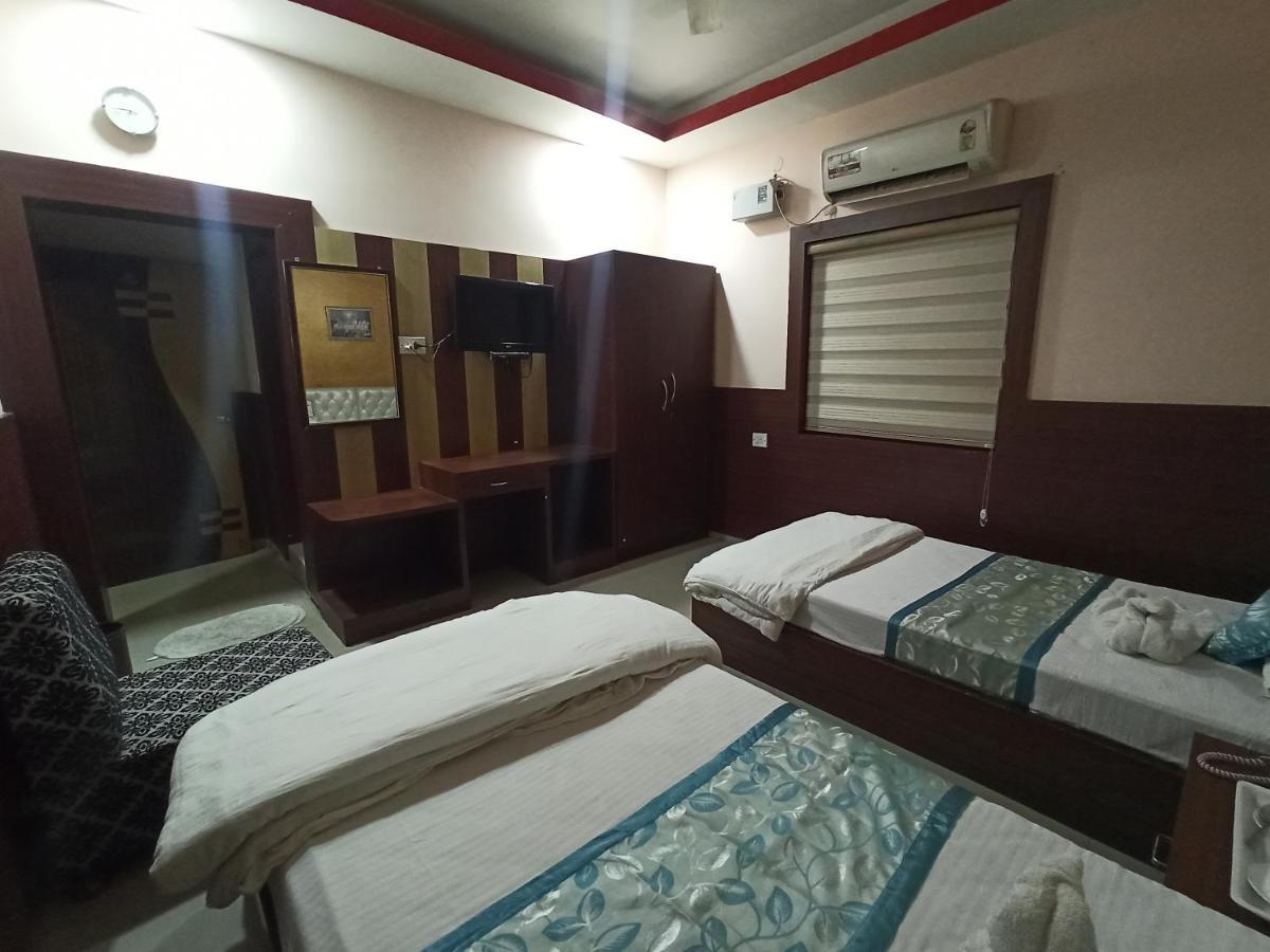 Hotel Om International Bodh-Gajá Kültér fotó