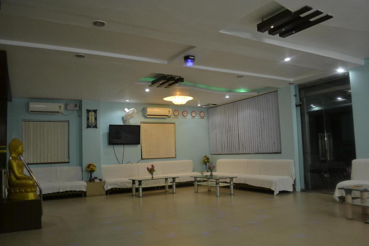 Hotel Om International Bodh-Gajá Kültér fotó