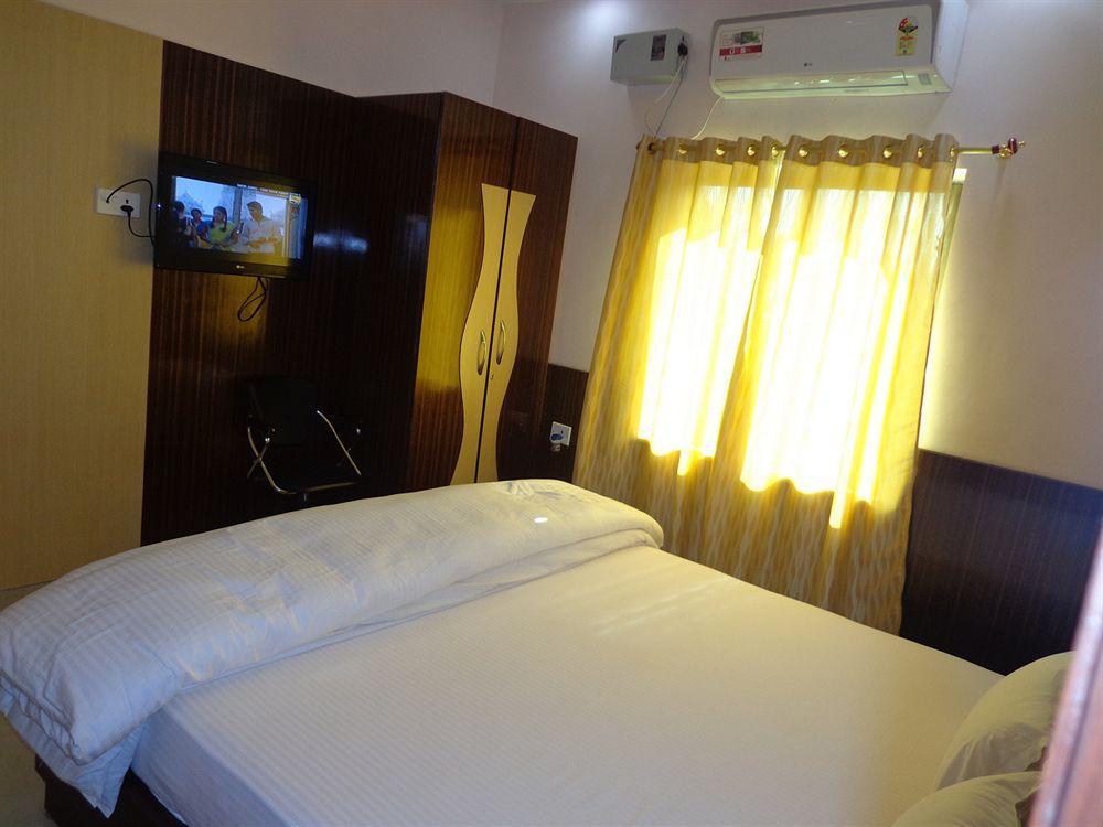 Hotel Om International Bodh-Gajá Kültér fotó