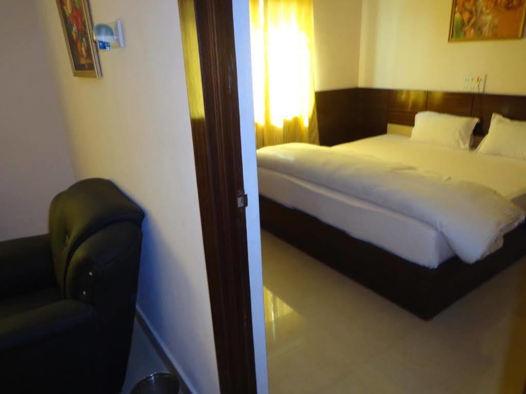Hotel Om International Bodh-Gajá Kültér fotó